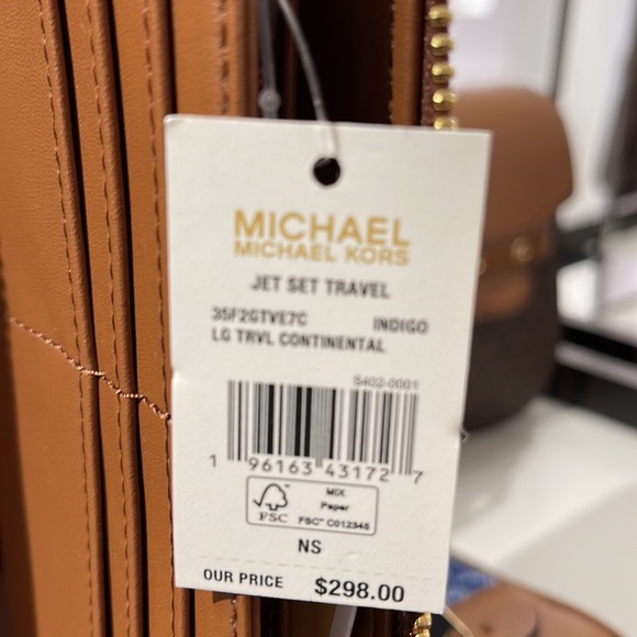 Michael Kors Jet Set Travel Large Travel CONTINENTAL 
Indigo - Picture 11 of 16